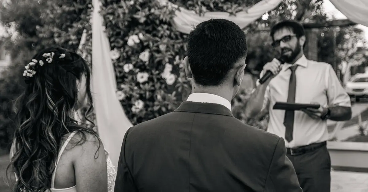 Comment Choisir le Bon Officiant pour Votre Mariage