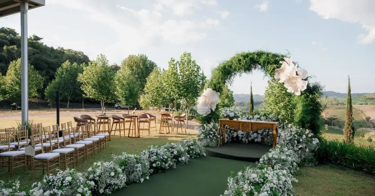 Comment Créer une Cérémonie de Mariage Émotionnelle et Unique