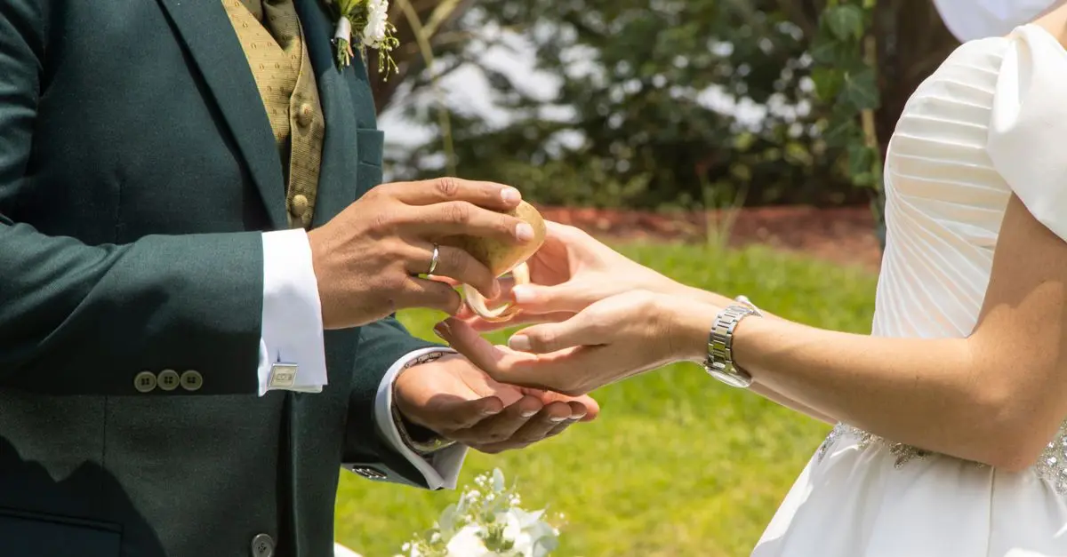 Comment Créer une Cérémonie de Mariage Émotionnelle et Unique