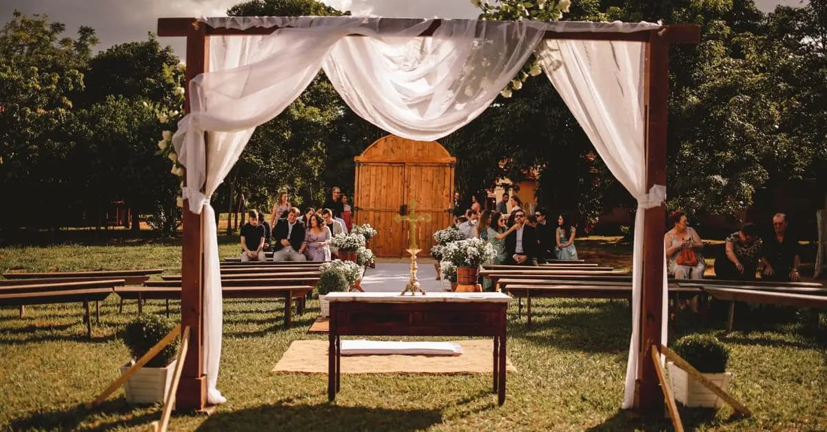 Comment Créer une Cérémonie de Mariage Émotionnelle et Unique