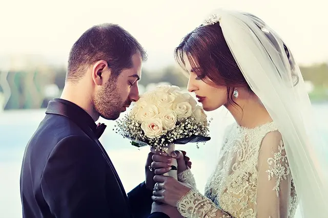 10 Rituels Emblématiques pour Élever Votre Cérémonie de Mariage